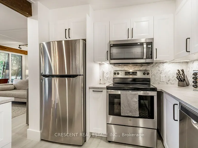 37 Georgian Manor Dr — Photo 13
