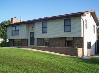 16535 Cameron Cir, Wamego, KS 66547