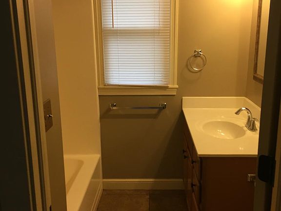 5th image of 615 Ward Ave NW