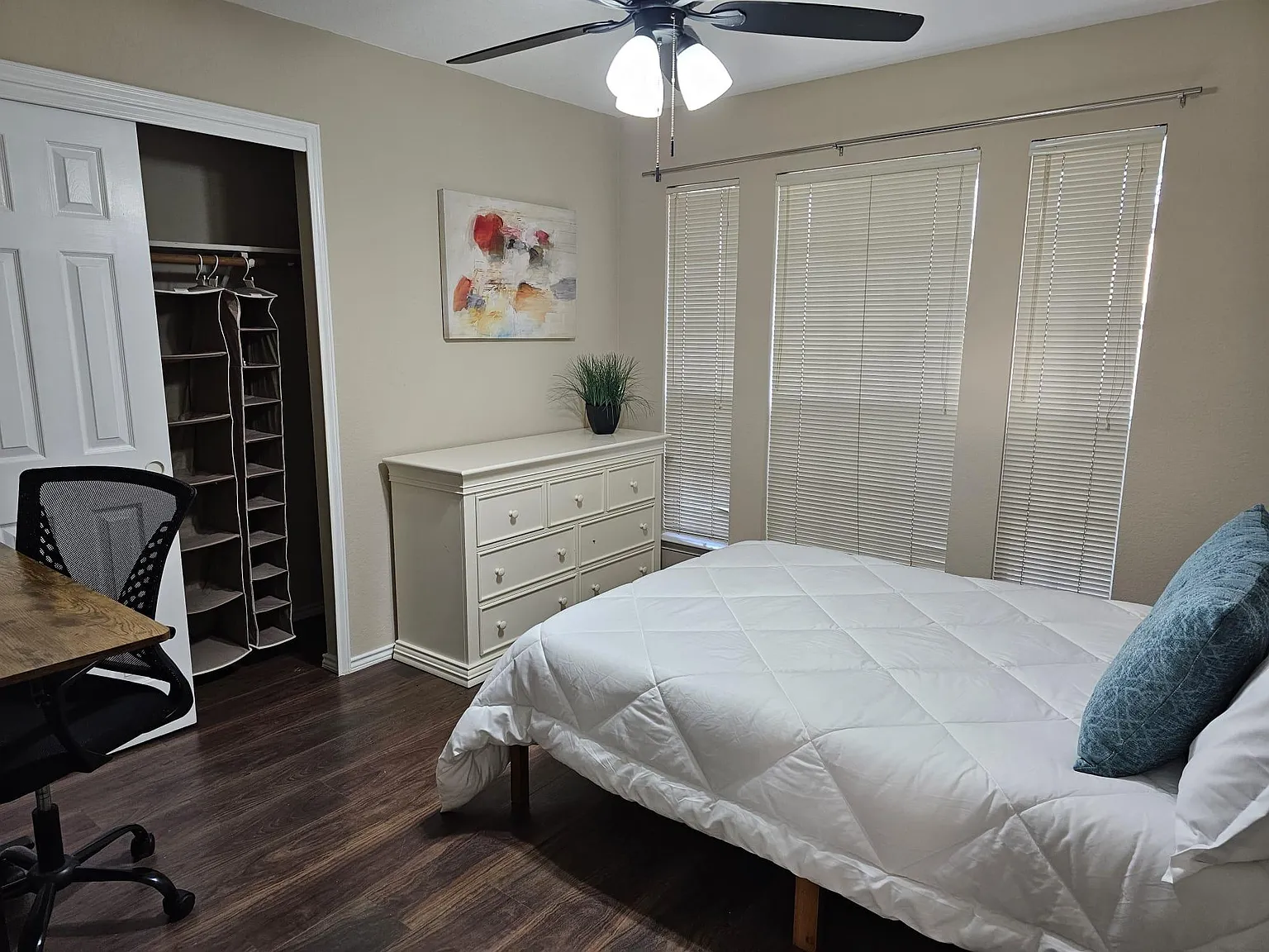 4 bed, 2.0 bath, 1875 sqft, $888 — Photo 1