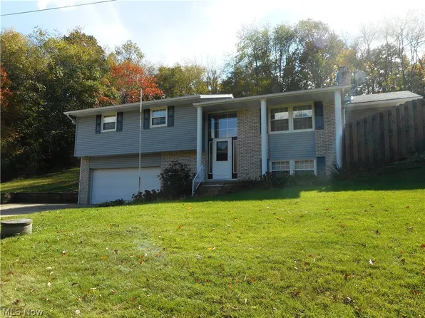22 Chapman Rd, New Cumberland, WV 26047