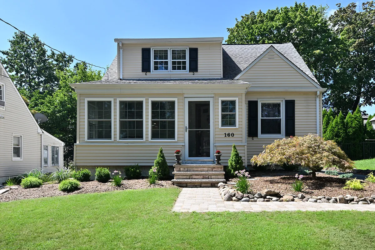 2 bed, $3,500 — Photo 1