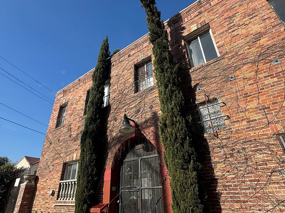 1905 S Harcourt Ave #9
