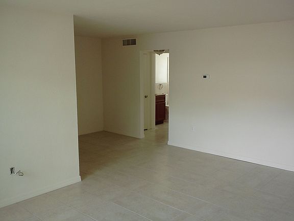 2nd image of 1440 Parkway Dr APT 3A