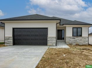 20812 Ellison Ave, Elkhorn, NE 68022