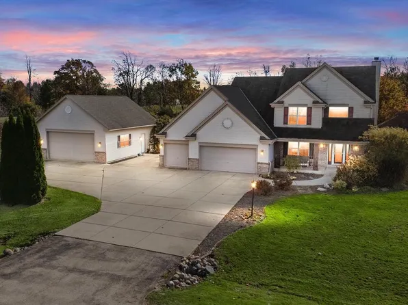 4879 White Swan DRIVE, West Bend, WI 53095