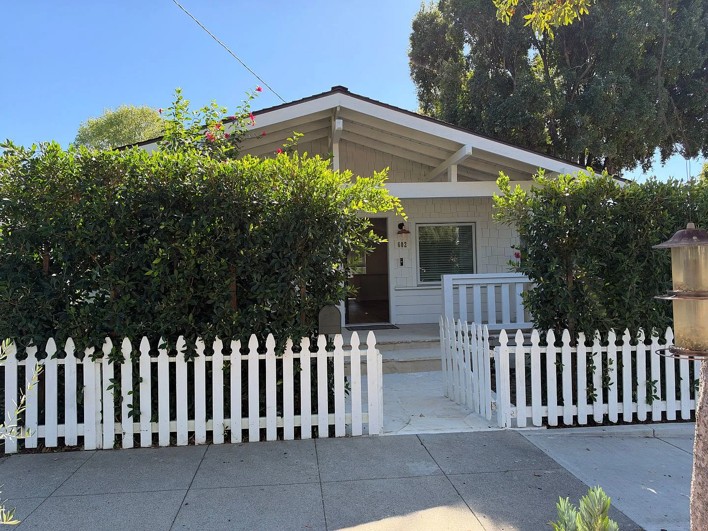 Bright and inviting 2 Bedroom — Photo 2