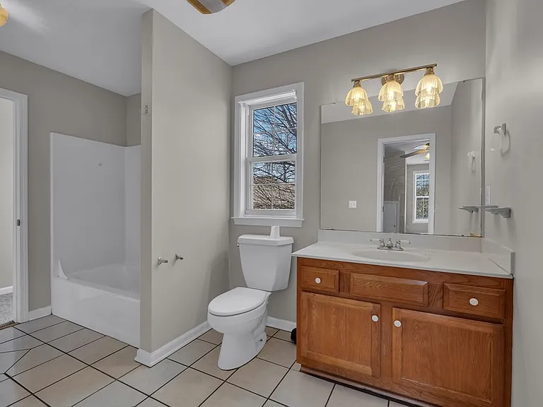 62 Eastgate Cir — Photo 7