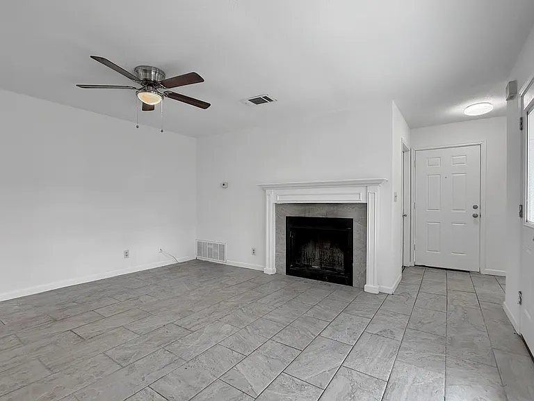 403 Fantail Loop #A — Photo 4