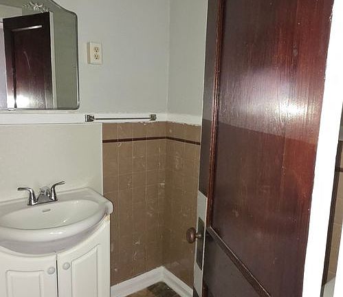 5th image of 2012 Noble St #1