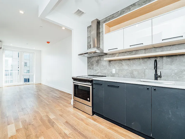916 Bergen St #5M — Photo 1