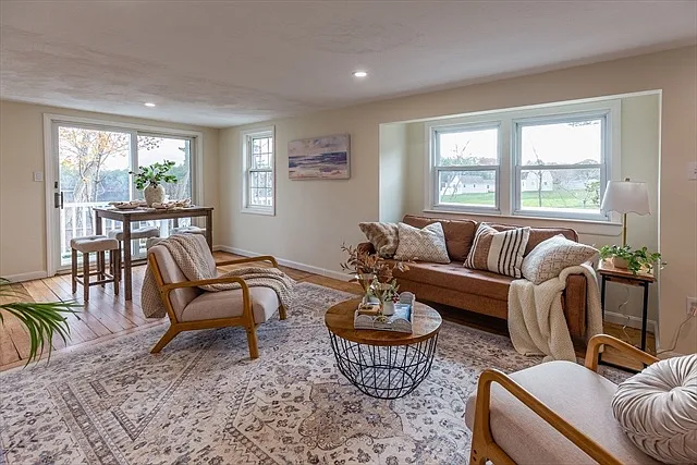 2 bed, 732 sqft, $2,000 — Photo 2