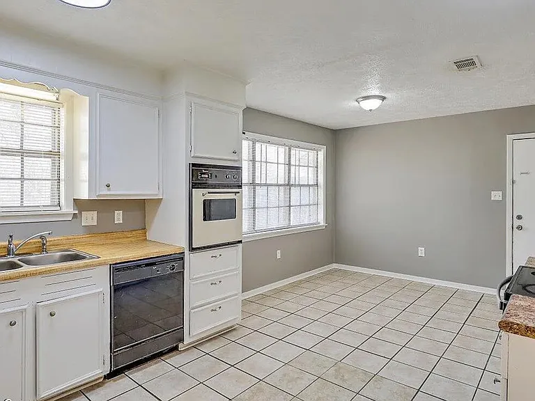 221 Pecan Hill Dr — Photo 11