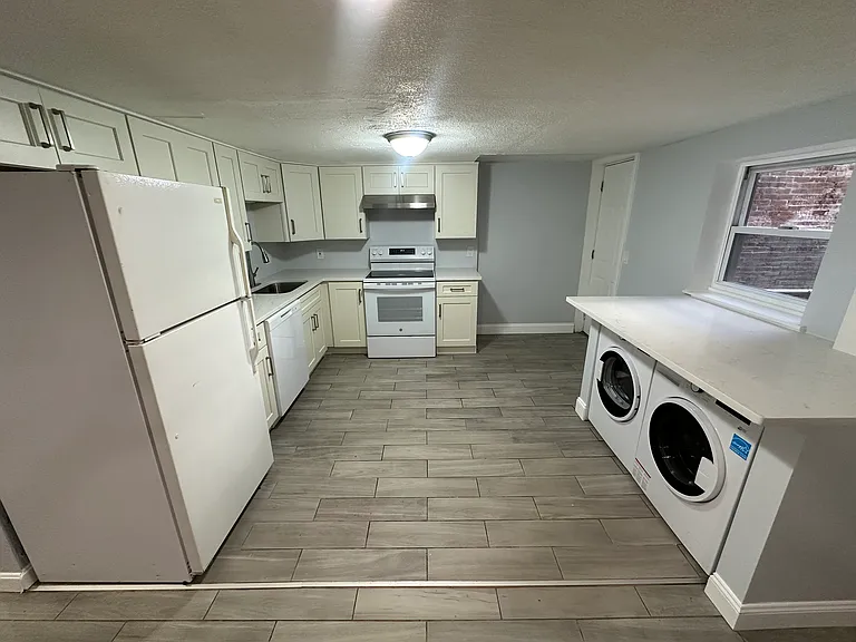 31 Chelsea St — Photo 1