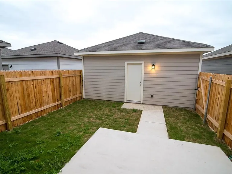 1732 Yaupon Grove Ln — Photo 17