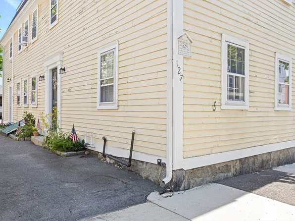127 Derby St #1, Salem, MA 01970