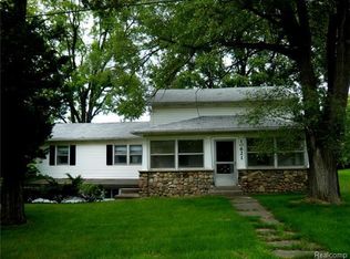 10621 Buno Rd, Brighton, MI 48114