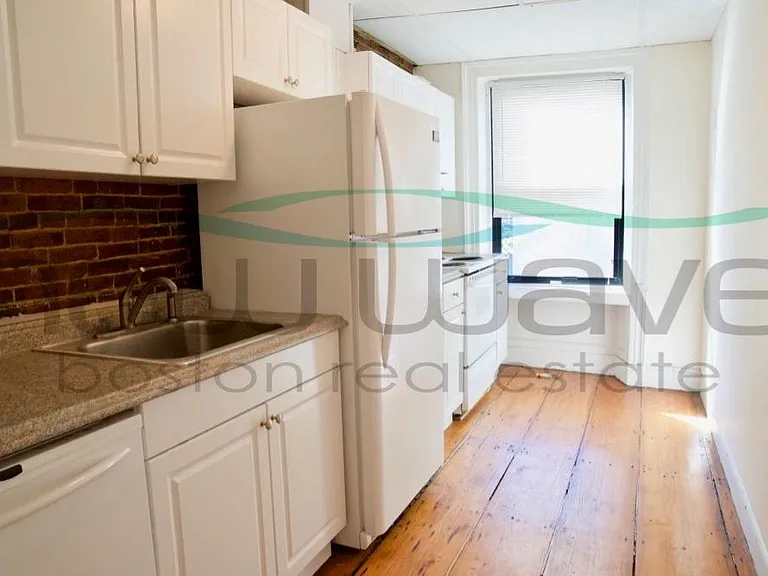 147 Charles St #2 — Photo 4