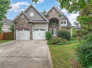 2426 Dellwood Dr, Greensboro, NC 27408