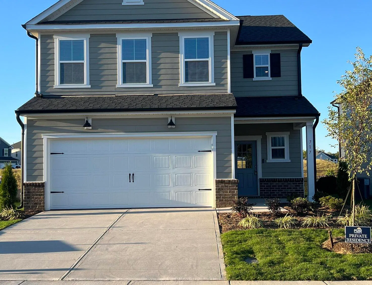 4 bed, 3.0 bath, 2050 sqft, $2,250 — Photo 1