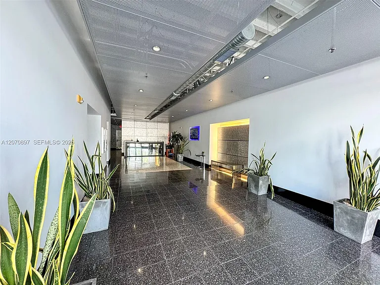 8101 Biscayne Blvd #R-411 — Photo 16