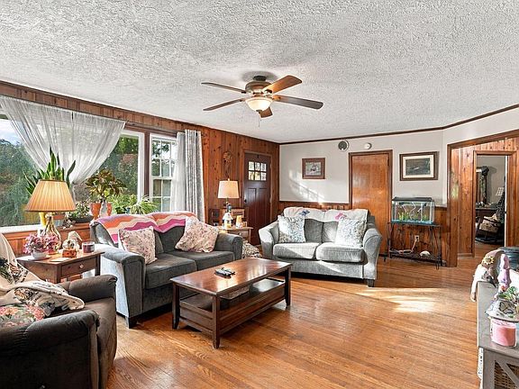 5th image of 1483 Easton Rd
