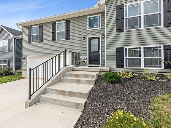 3rd image of 119 Keeneland Dr