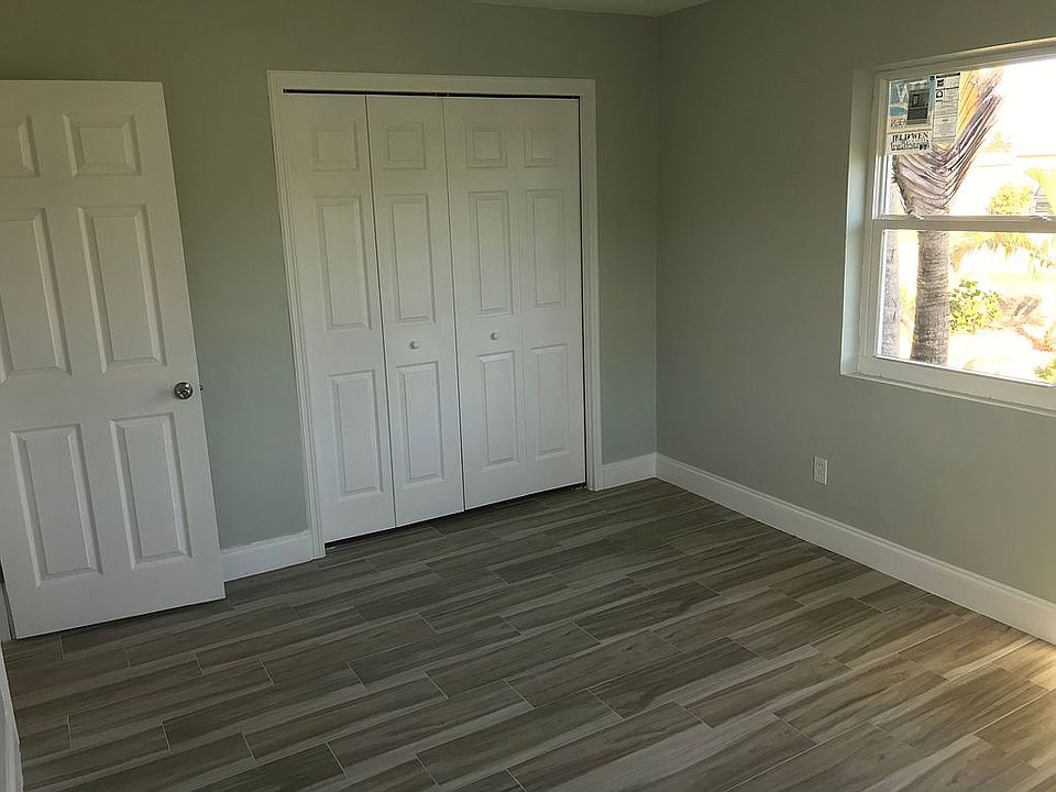1st image of 200 Pelican Dr