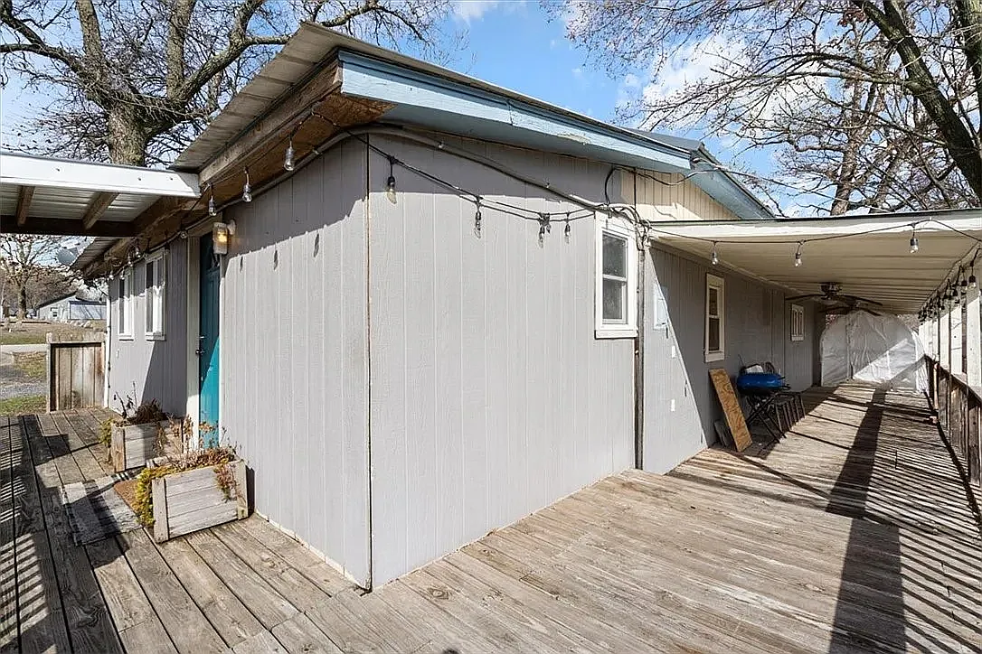 4 bed, 2100 sqft, $1,500 — Photo 2
