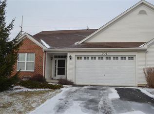 707 Bellevue Cir, Oswego, IL 60543