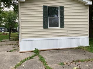 12 Jeanne Dr, Salem, IL 62881