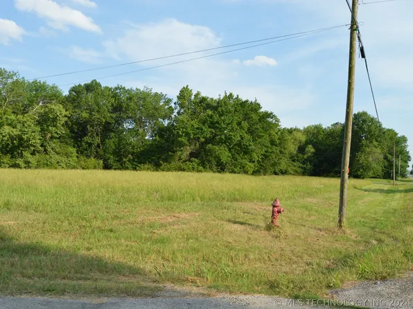 211 W Dunlap Ave, Wagoner, OK 74467