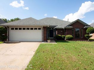 5305 Honeysuckle Ln, Bossier City, LA 71112