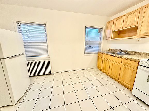 5th image of 31-33 Tillinghast St #3