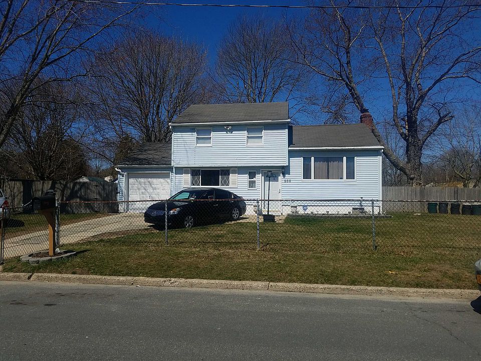 1st image of 255 Brookhaven Ave