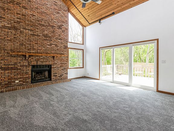 3rd image of 815 Harbor Ln