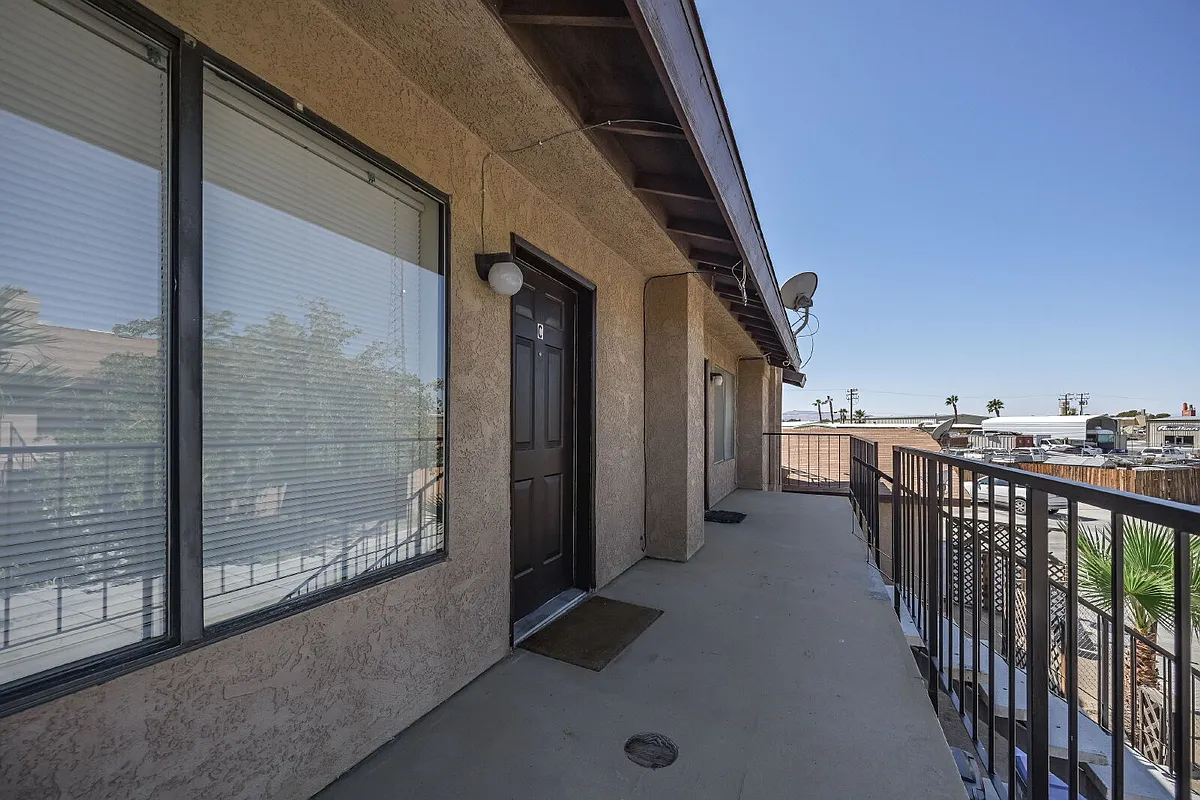 Building Photo - 1021 W Perdew Ave