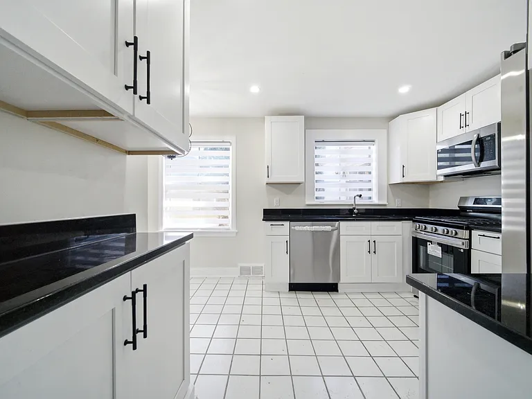 4037 Washington Blvd — Photo 12