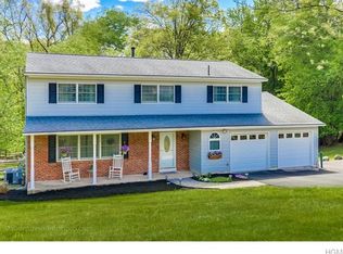 4 Beatrix Rd, Airmont, NY 10901