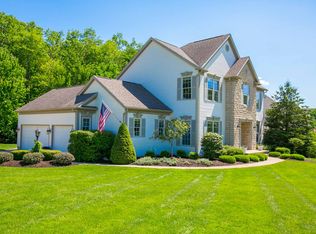 335 Chadwick Dr, Aurora, OH 44202