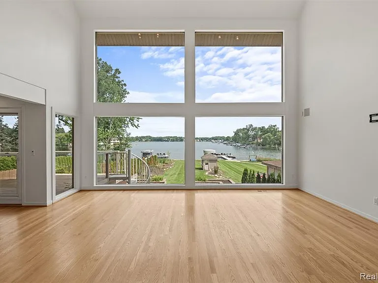 2380 Walnut Lake Rd — Photo 3
