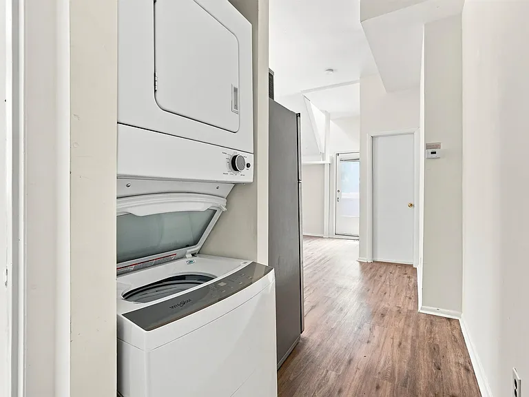2036 Mount Vernon St #2RR — Photo 3