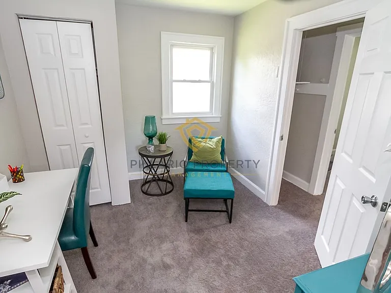 312 N Hanley St — Photo 8