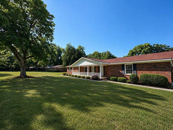 2nd image of 3051 Sandy Cir