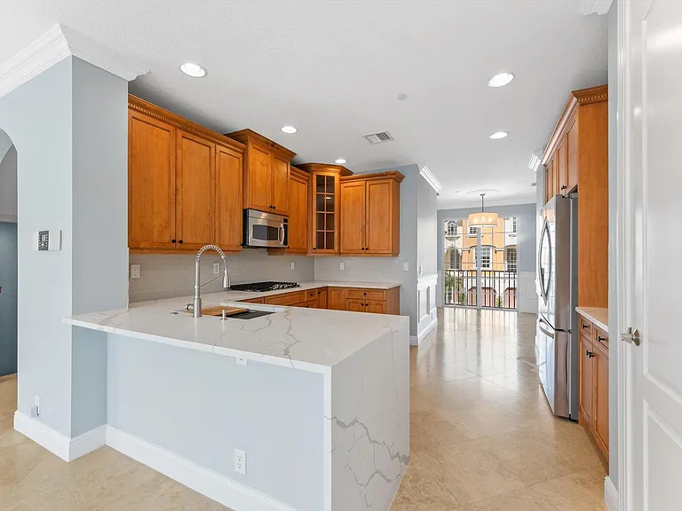 604 NE Francesca Ln — Photo 5