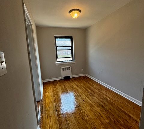 4th image of 2850 Hylan Blvd #A29