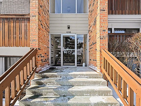 2nd image of 1215 S Maple Rd APT 202