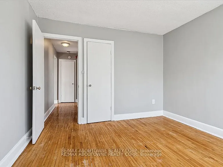 133 N Service Rd E #6 — Photo 12