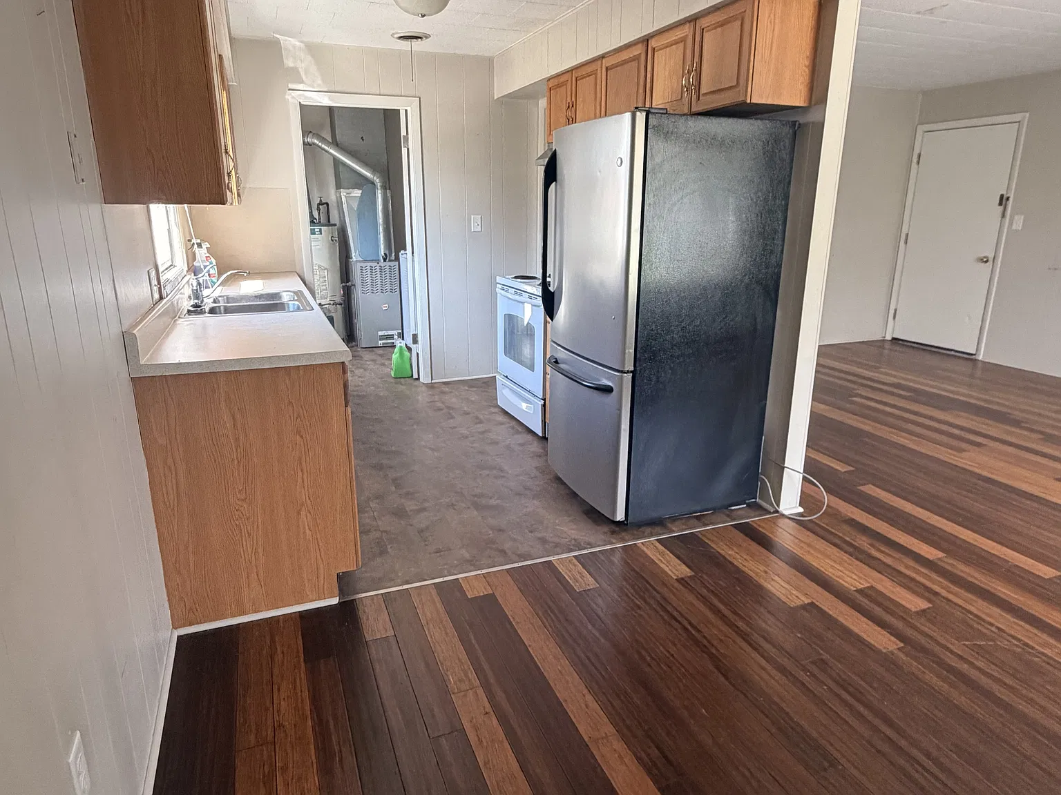 105 Tara Court - B — Photo 3