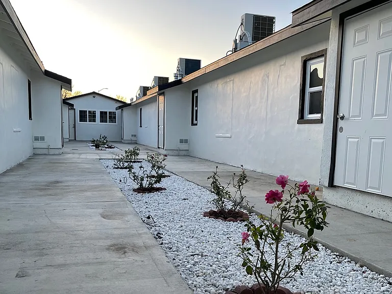 725 S Tehama St #7 — Photo 25